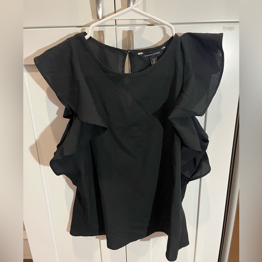 Banana Republic black tank with frilly sleeves small